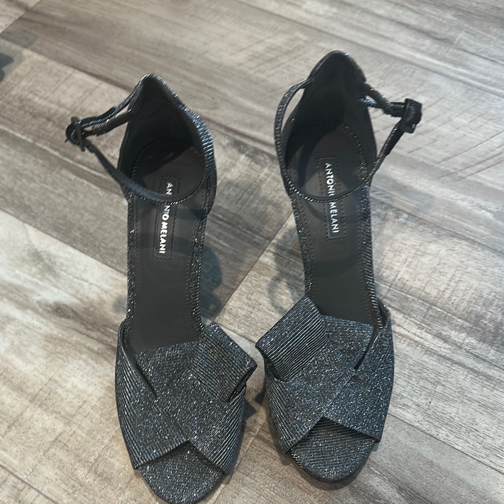 ANTONIO MELANI Black Heels with Cross-Strap Design
